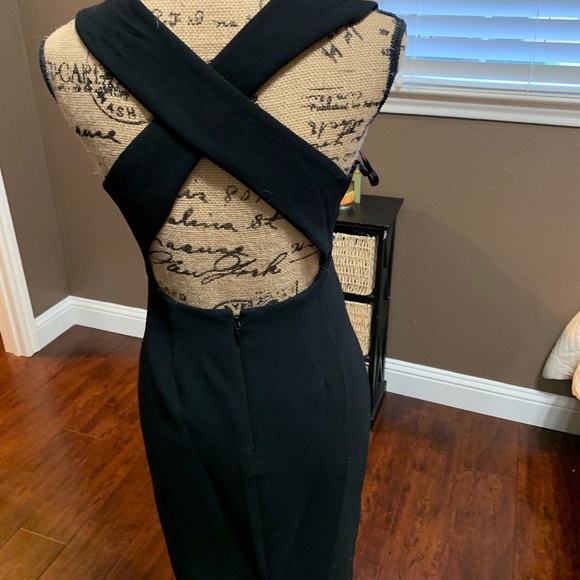 Black and white backless dress. - Picture 2 of 3